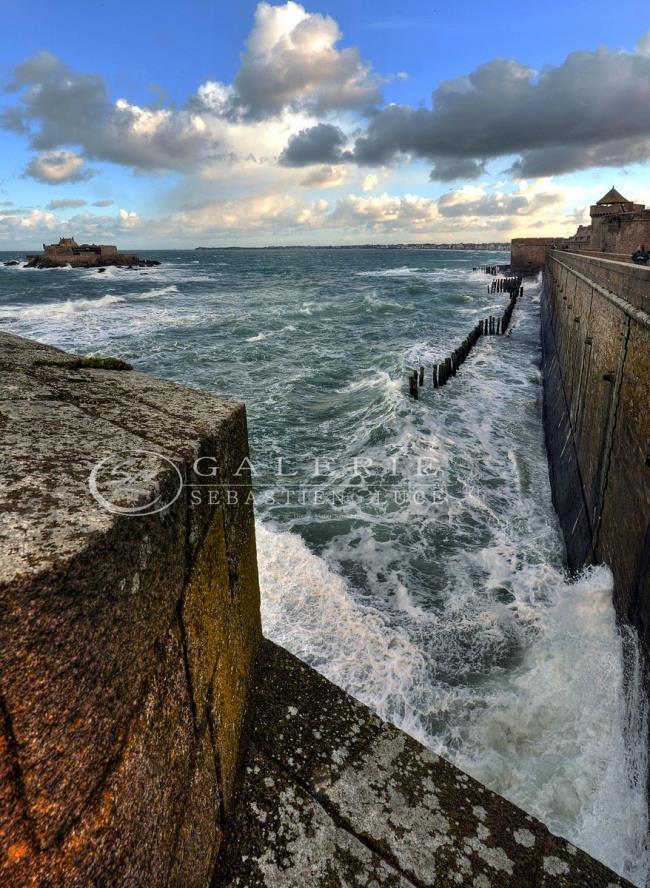 À l´Assaut des remparts - Saint Malo - Photographie Photographies par thématiques Galerie Sébastien Luce