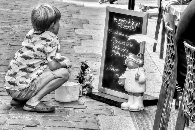 L´enfant et la Grenouille - Photographie Photographies par thématiques Galerie Sébastien Luce