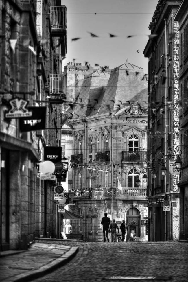 Homme au costume noir - saint malo - Photographie Photographies par thématiques Galerie Sébastien Luce