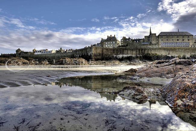 Réflection sur les Remparts - St Malo - Photographie Photographies par thématiques Galerie Sébastien Luce