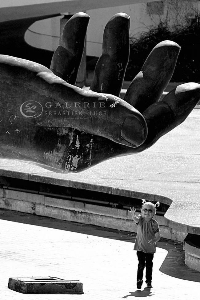 Tendre la Main - Photographie Photographies par thématiques Galerie Sébastien Luce