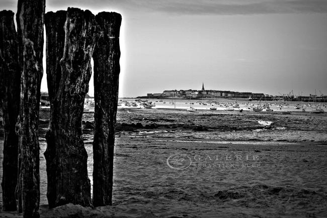 Vue sur Saint Malo depuis Dinard. - Photographie Photographies par thématiques Galerie Sébastien Luce