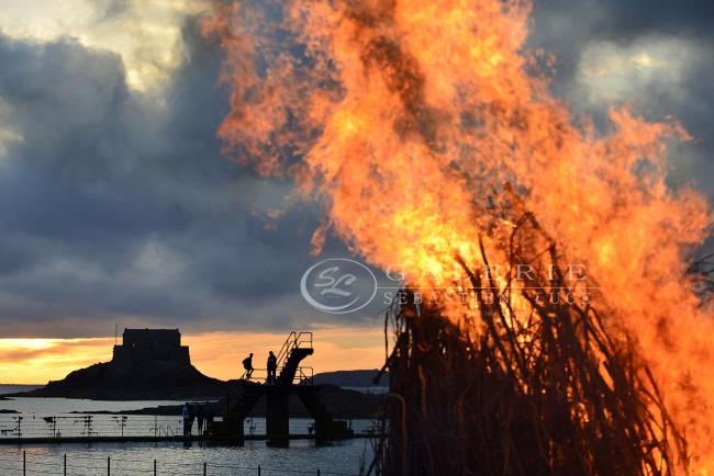 Le feu de la Saint Jean de Saint Malo - Photographie Photographies par thématiques Galerie Sébastien Luce