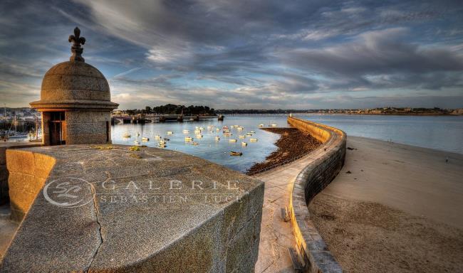 vue sur le môle- Saint Malo - Photographie Photographies par thématiques Galerie Sébastien Luce