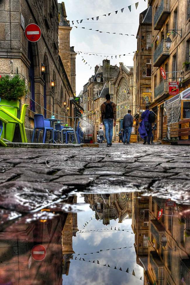 Walking in the Street - St Malo - Photographie Photographies d'art en édition limitée Galerie Sébastien Luce