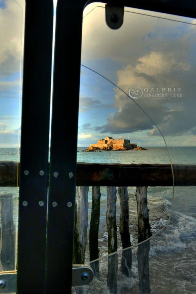 Par la Fenêtre -Saint Malo  - Photographie Photographies d'art en édition limitée Galerie Sébastien Luce