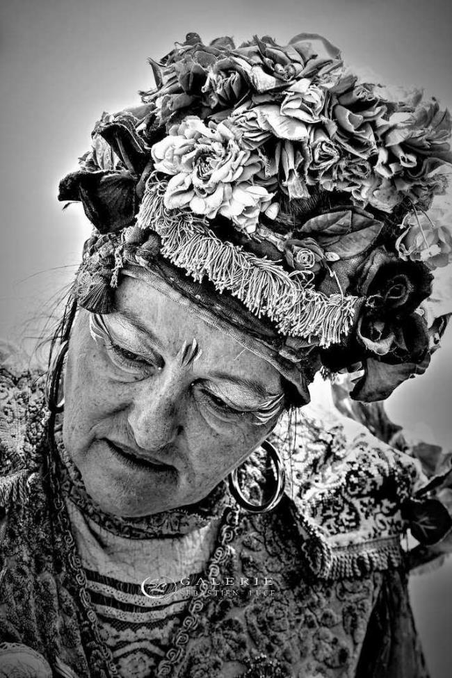 femme bouquet - saint malo - Photographie Photographies d'art en édition limitée Galerie Sébastien Luce