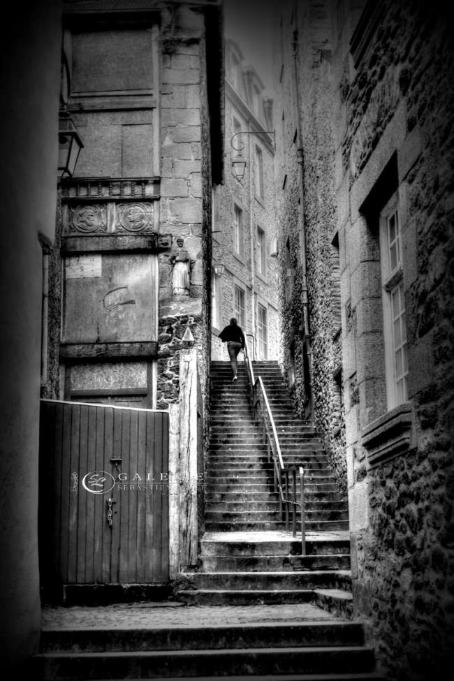 En haut des marches - Saint Malo - Photographie Photographies par thématiques Galerie Sébastien Luce