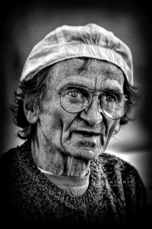 Portraitiste de rue - saint malo - Photographie Photographies d'art en édition limitée Galerie Sébastien Luce