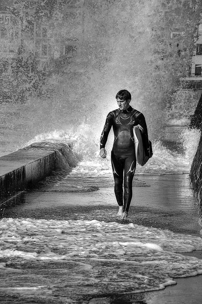surfeur - saint malo - Photographie Photographies par thématiques Galerie Sébastien Luce