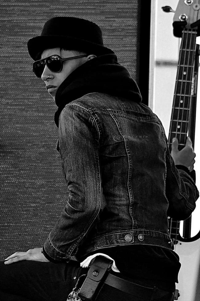 le bassiste - Photographie Photographies par thématiques Galerie Sébastien Luce