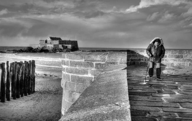 l´homme et la mer - Saint Malo  - Photographie Photographies par thématiques Galerie Sébastien Luce