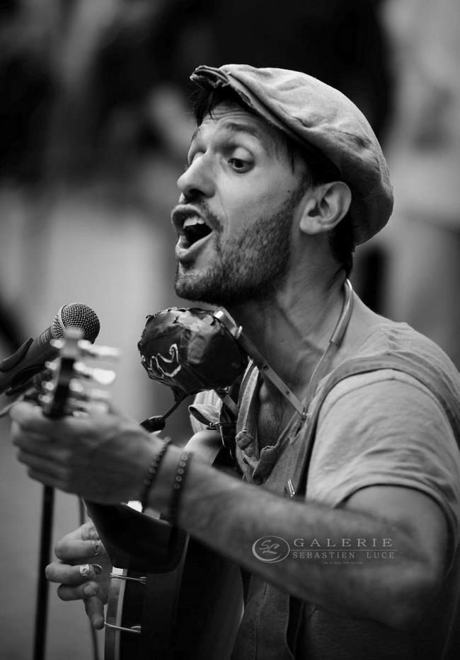 le chanteur - Saint Malo - Photographie Photographies d'art en édition limitée Galerie Sébastien Luce