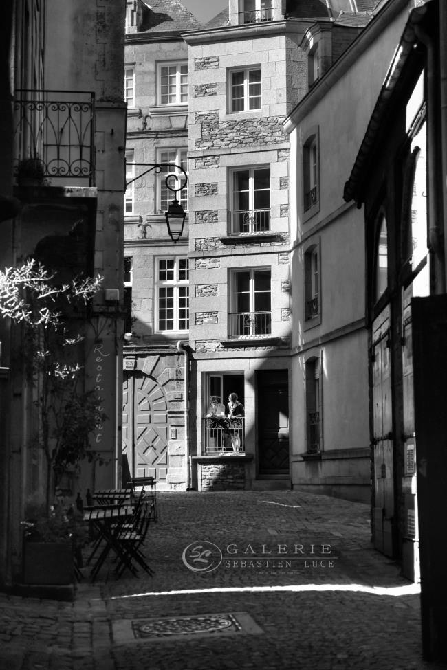 amoureux à la fenêtre - Saint Malo  - Photographie Photographies par thématiques Galerie Sébastien Luce