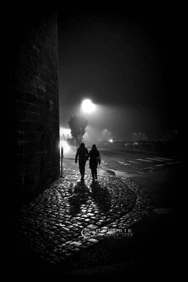 silhouettes amoureuses - st malo  - Photographie Photographies par thématiques Galerie Sébastien Luce