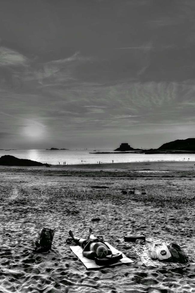 sieste au soleil - saint malo - Photographie Photographies par thématiques Galerie Sébastien Luce