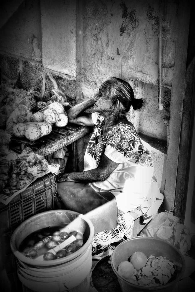 La vendeuse de fruits - Mexique - Photographie Photographies d'art en édition limitée Galerie Sébastien Luce